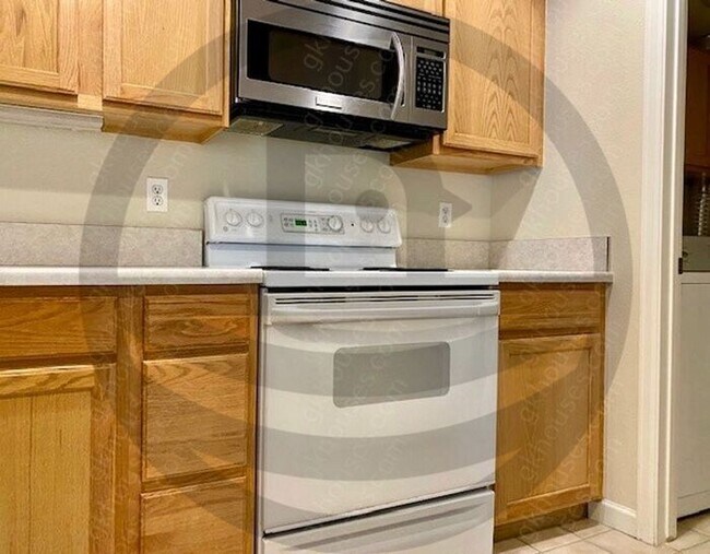 Building Photo - 530 Mohawk Dr