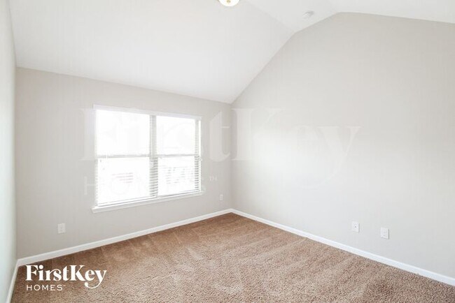 Building Photo - 8121 White Oak Loop