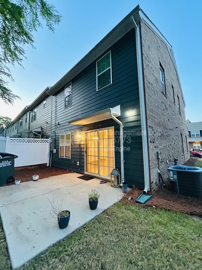 Building Photo - 9315 Grand Valley Dr