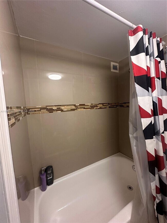 Building Photo - 17021 N Bay Rd