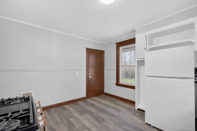 Building Photo - 148 Winnikee Ave