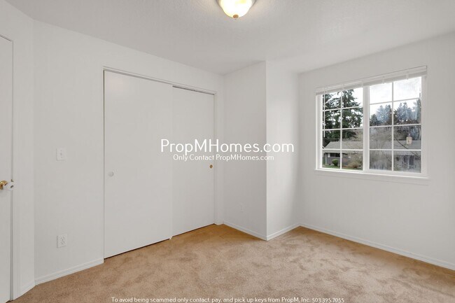 Building Photo - Three Bedroom Aloha Home with Park-Like Backyard!