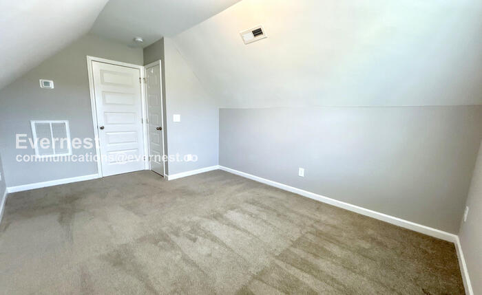 Building Photo - 1028 Echo Rdg Rd