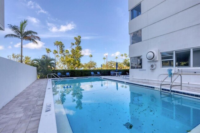 Building Photo - 555 S Gulfstream Ave