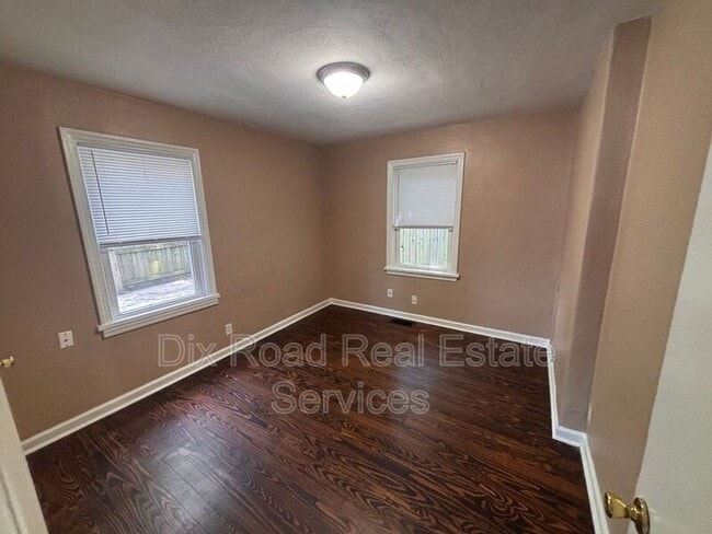 Building Photo - 344 W Parkwood Dr