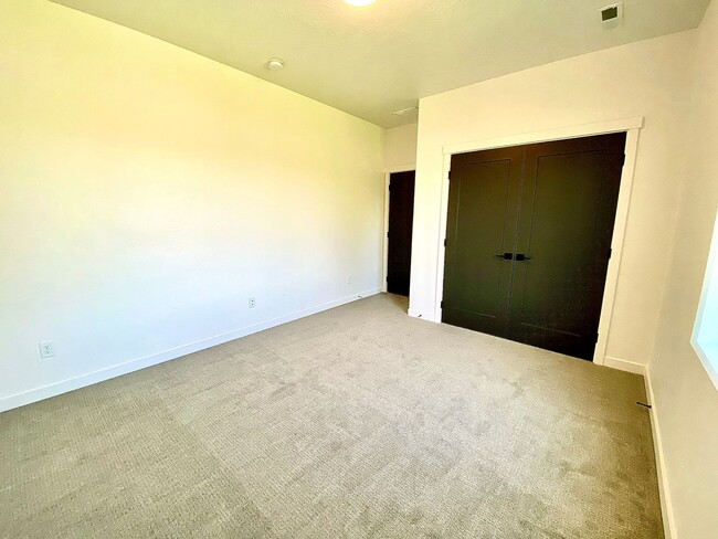 Building Photo - 1258 E Echelon Rdg Ln
