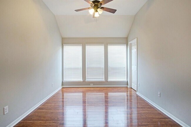 Building Photo - 9912 Western Ridge Way