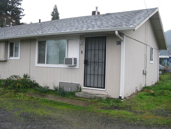 Building Photo - 121 NE Long St