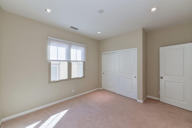 Building Photo - 3b/2.5b Cypress Village Irvine House for rent