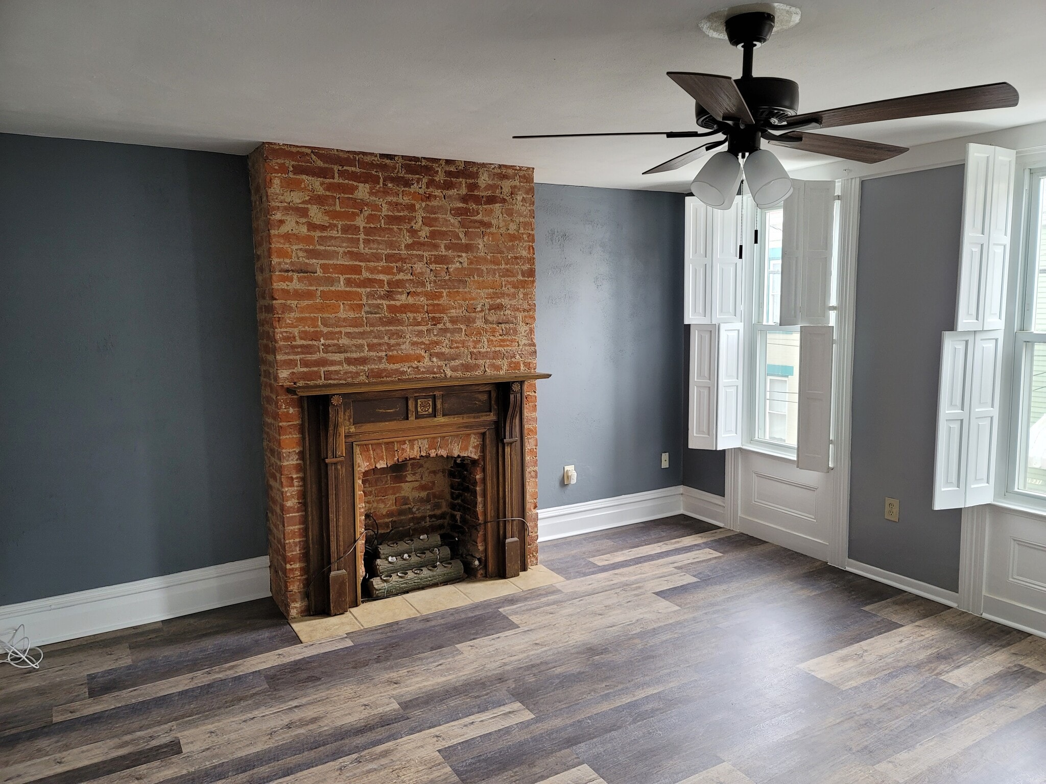 Fireplace - 3932 Howley St