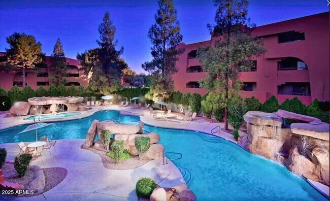 Building Photo - 4303 E Cactus Rd