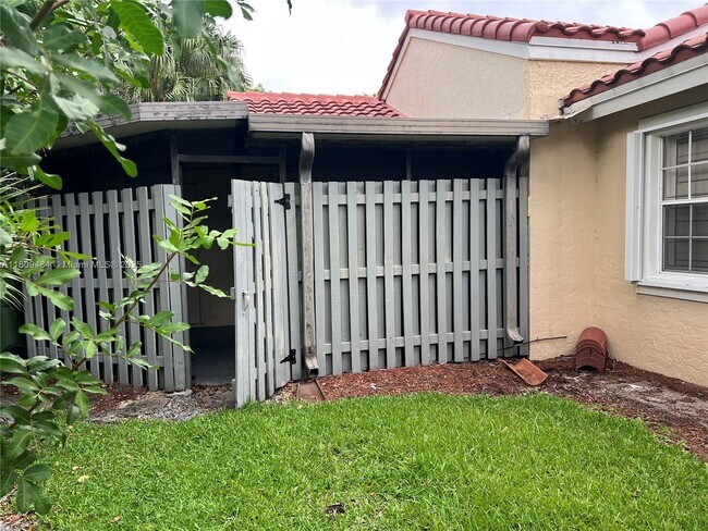 Building Photo - 1597 Springside Dr