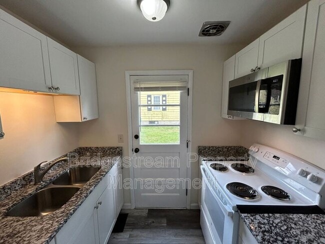 Building Photo - 4352 Sunray Rd