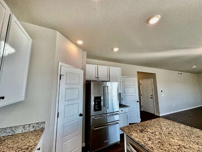 Building Photo - "Experience Spacious Living in Elizabeth!"