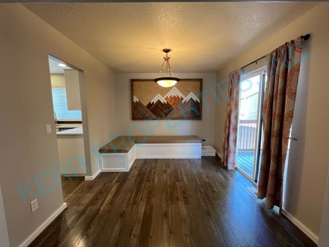Building Photo - Charming 3-Bed Oasis with 2.5 Baths in Sandy, OR - 1215 Sq Ft of Cozy Living!