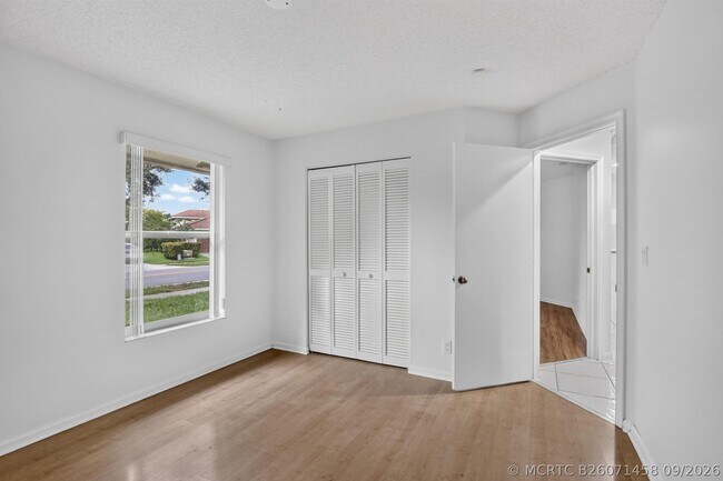 Building Photo - 924 Spoonbill Cir