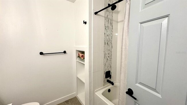 Building Photo - 415 E 6th Ave