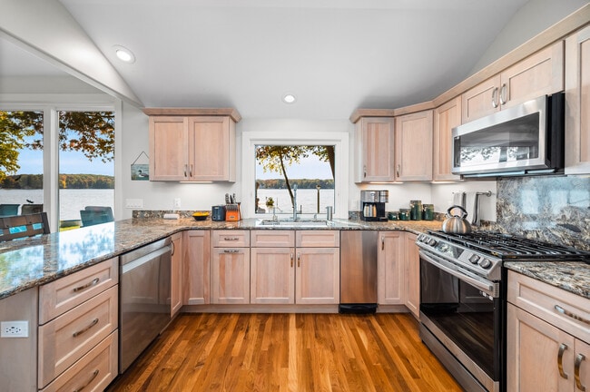 Building Photo - 8075 Outer Dr S