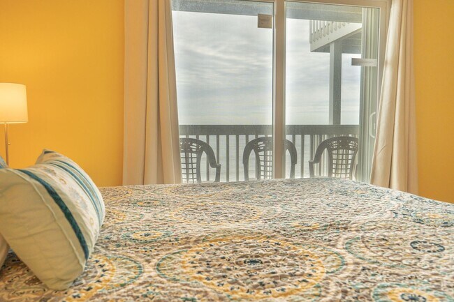 Building Photo - ELEGANT OCEANFRONT OFF-SEASON RENTAL FOR YOUR PERFECT WINTER GETAWAY