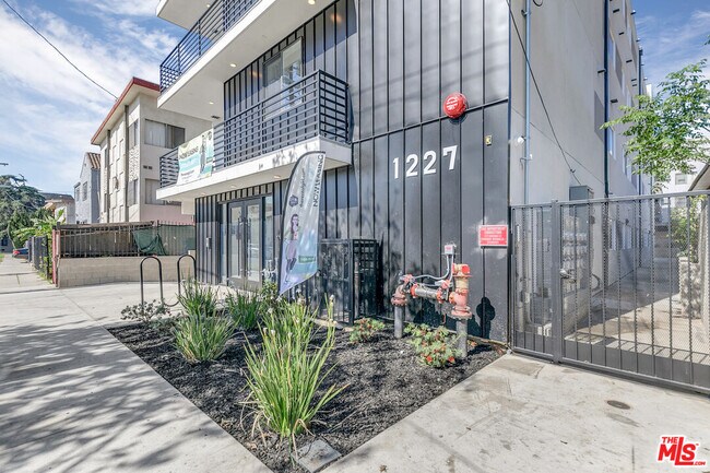 Building Photo - 1227 N Berendo St