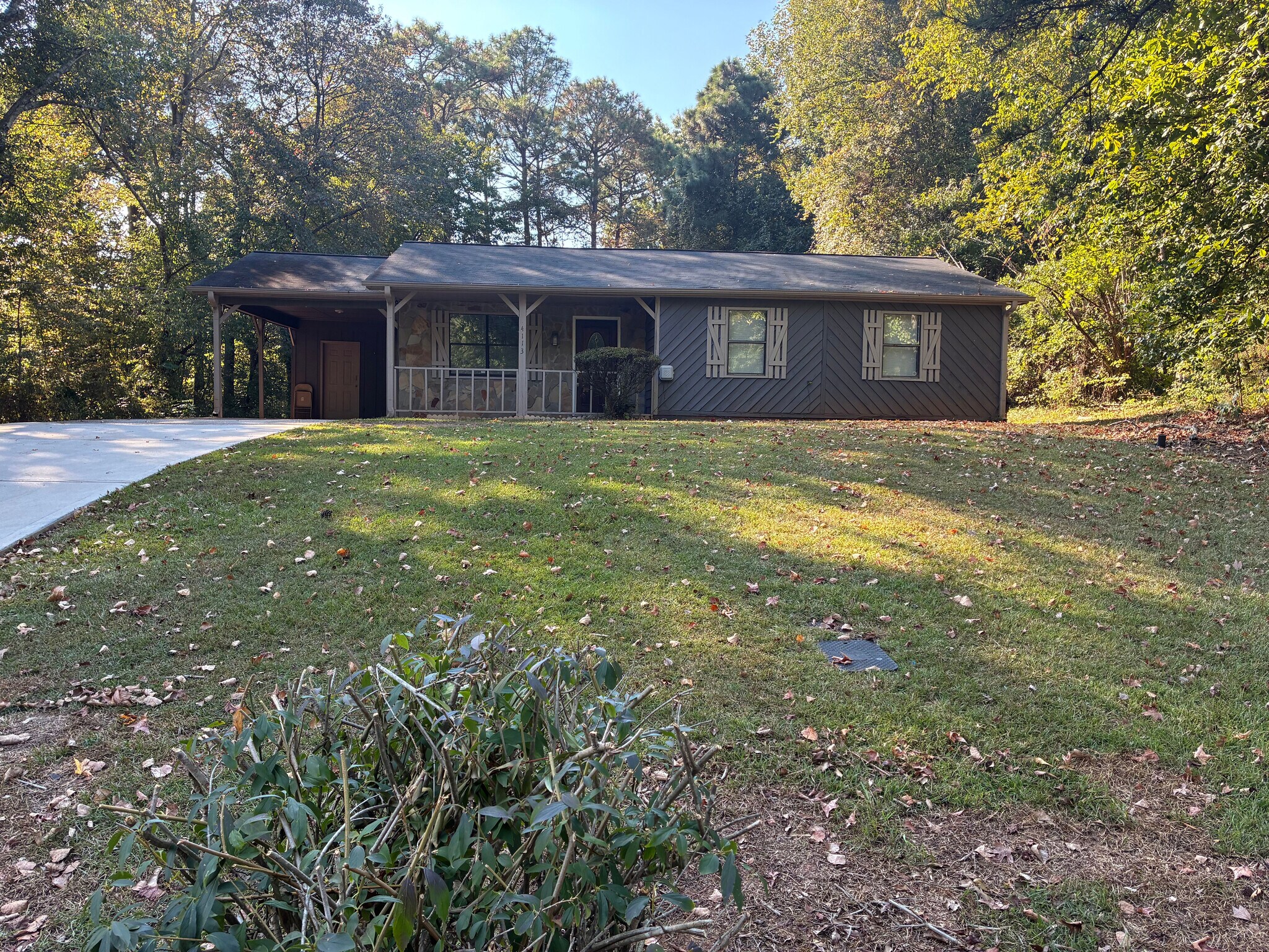 Building Photo - Room in House on Feather Dr