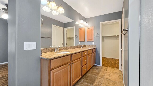 Building Photo - SOLAR home in amenity rich Verrado!