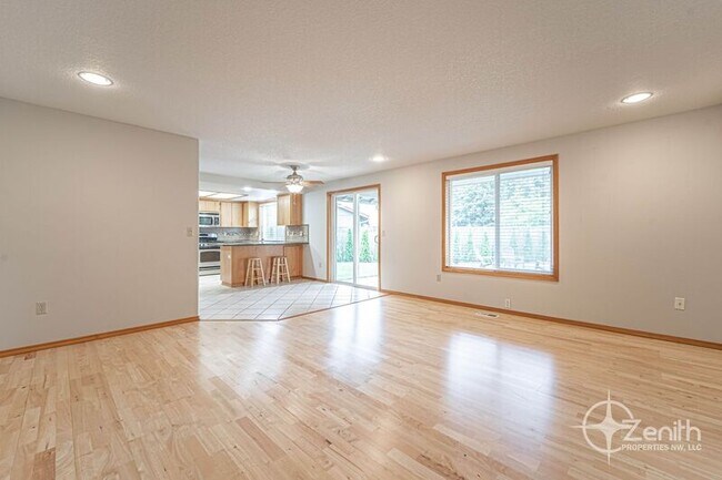 Building Photo - 10404 NE 65th Ave