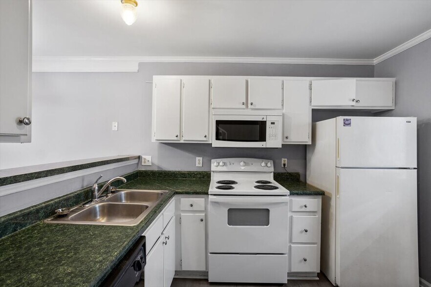 Building Photo - 17 Cheltenham Dr