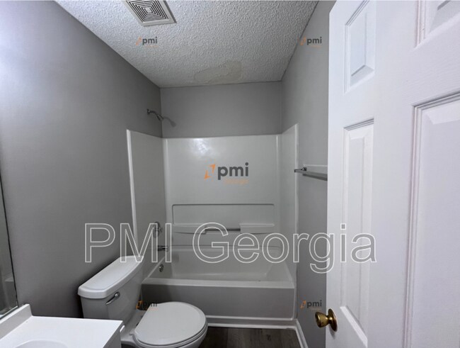 Building Photo - 6256 Serena Cv