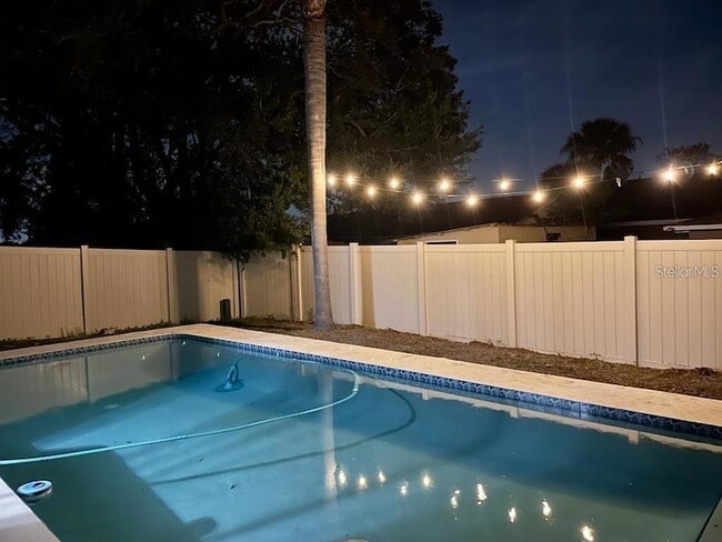 Building Photo - 11331 Cardiff Dr