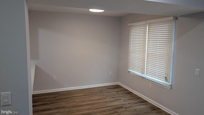 Building Photo - 3801 Ernst Dr