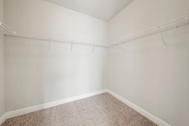 Building Photo - For Lease - Executive 3 BR/2 BA Home by No...