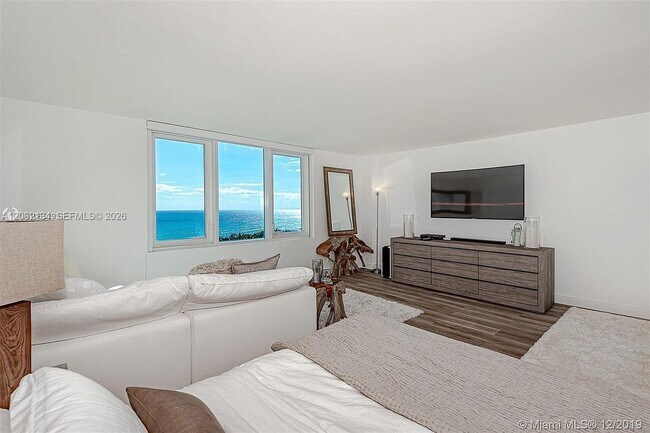 Building Photo - 2301 Collins Ave
