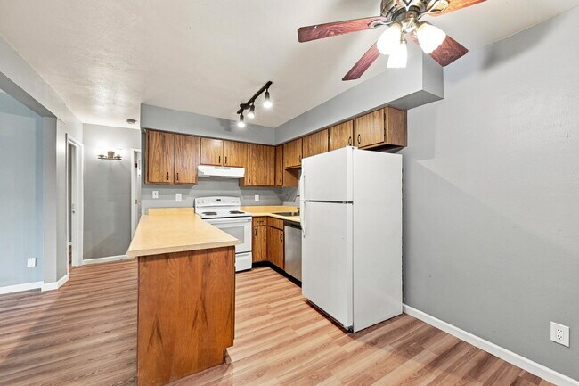 Building Photo - $1,340.95 - 1 Bed, 1 Bath Condo in Denver with In Unit Laundry!