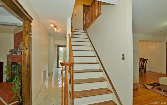 Building Photo - 327 Town Line Rd