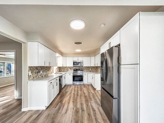 Building Photo - $0 DEPOSIT OPTION. 4 BED 3 BATH IN HAMPDEN HEIGHTS!