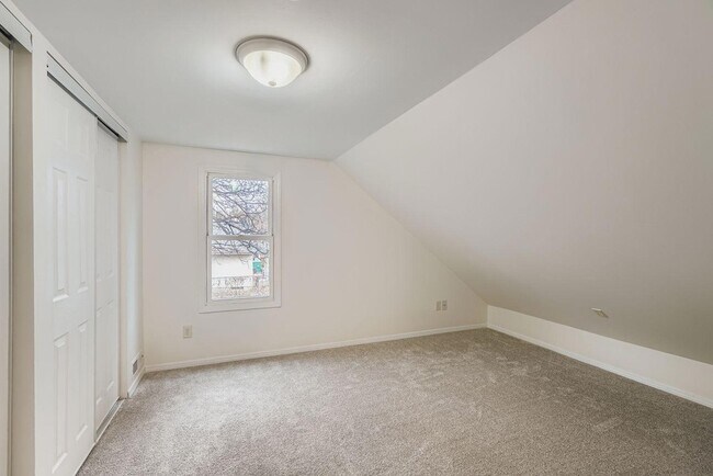 Building Photo - 475 Lawson Ave W