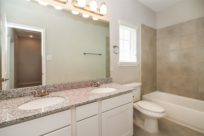 Building Photo - 18731 Lake Harbor Ct