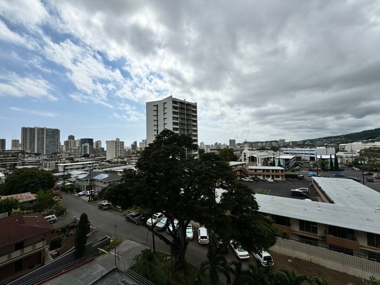 Building Photo - 2637 Kuilei St