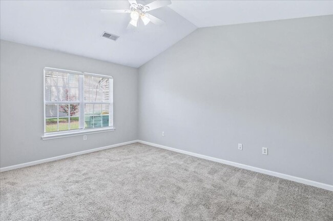 Building Photo - Cute, Convenient Townhome!