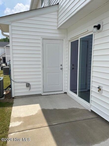 Building Photo - 4121 Laurel Rdg Dr