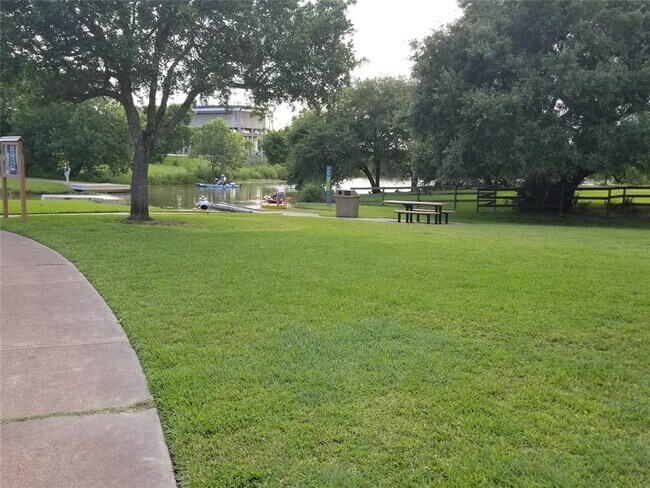 Building Photo - 502 Birdsong Dr