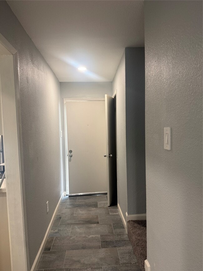 Building Photo - 7930 Grove Ridge Dr