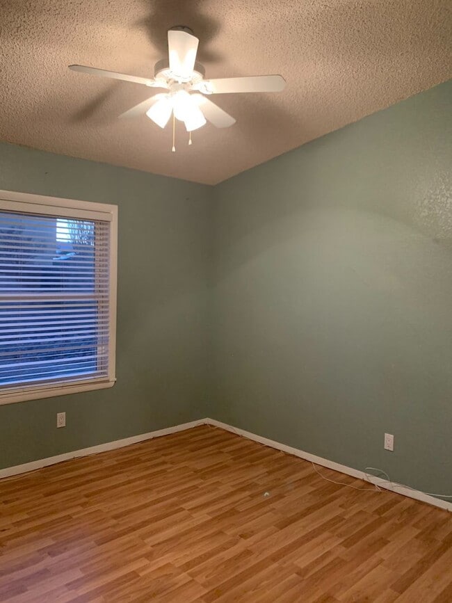 Building Photo - 2220 S Iris Dr