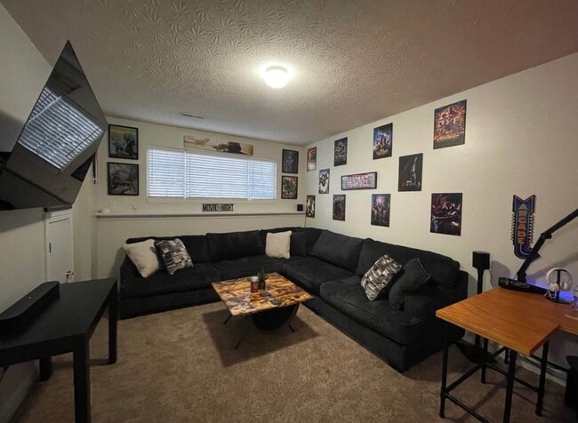 Building Photo - 2690 Gardenia Ave