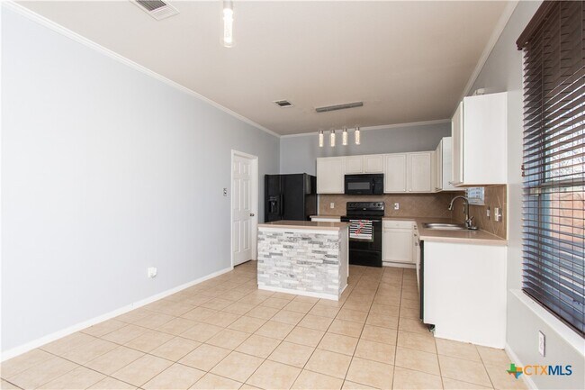 Building Photo - 413 E Orion Dr