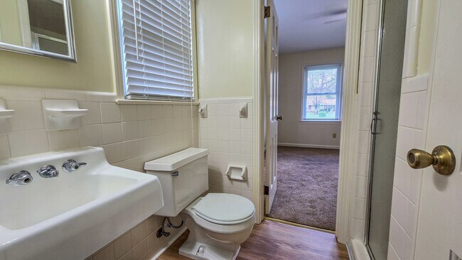 Building Photo - 2460 Sedalia Dr