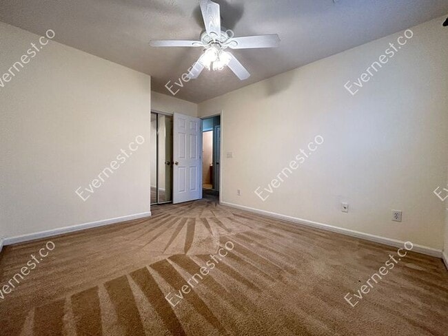 Building Photo - Bright 3-Bedroom Townhome with Ample Space...