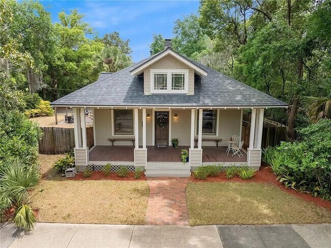 Building Photo - 2 Bed 2 Bath House in Duckpond with 2 Car Garage!