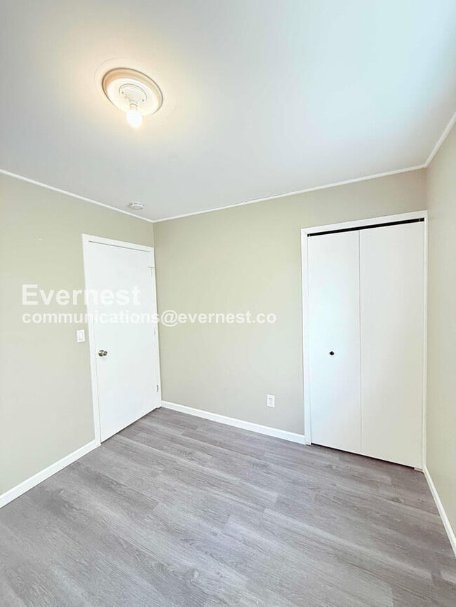 Building Photo - 3 Bed/1 Bath Home with Modern Amenities / Pet-Friendly / Vouchers Accepted / Available Now!